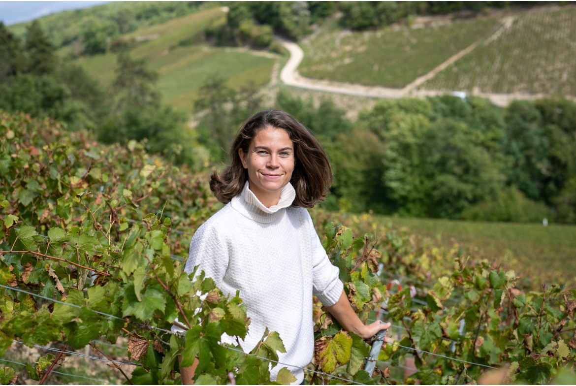 Vinařka Margaux Laroche pokračuje v řemesle jedné z nejstarších vinařských dynastií v Burgundsku. 